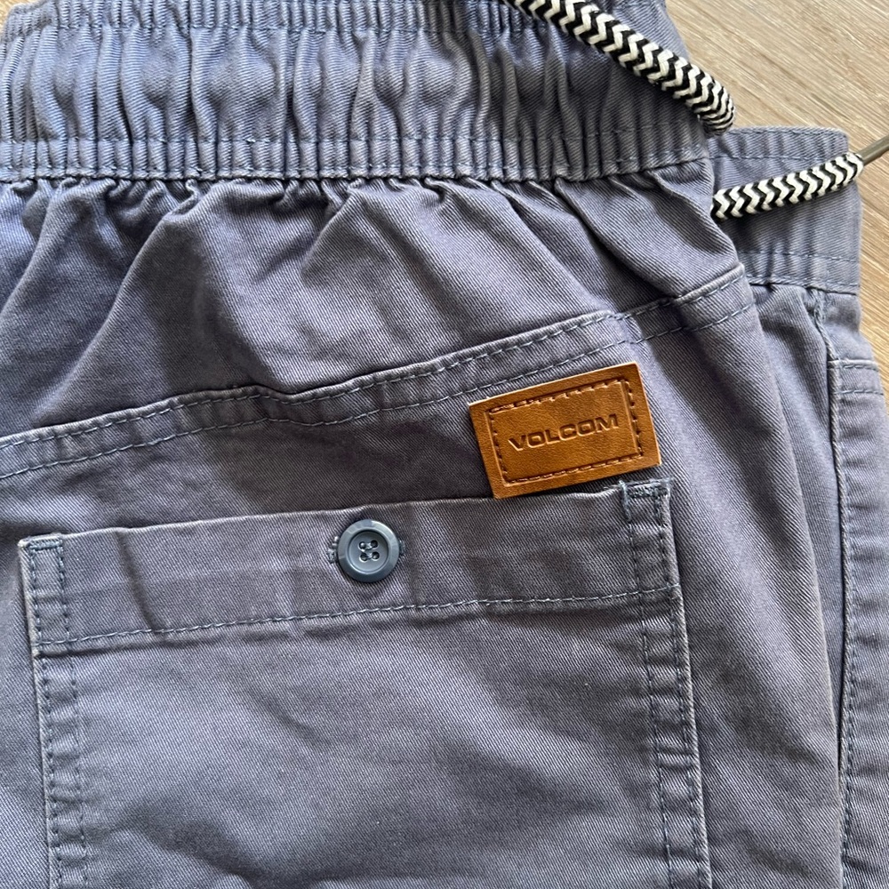 Volcom shorts - Picture 3 of 4